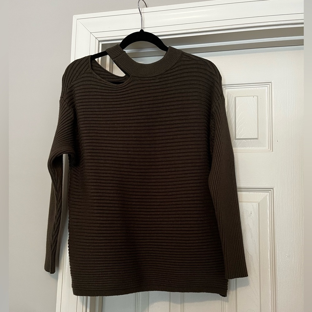 Key hole cutout fall sweater